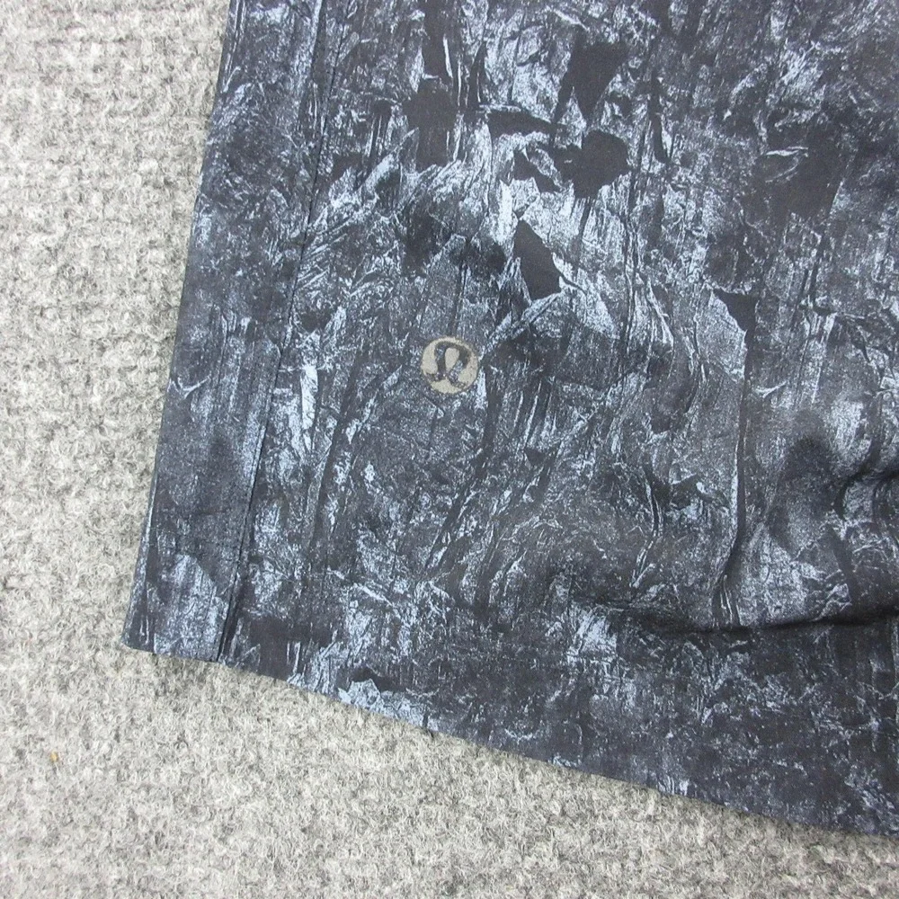 Lululemon Shorts Mens Large‎ Gray Geometric Lined Athletic Running 9 Inseam